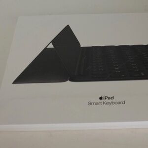 Apple Smart Keyboard iPad Pro 10.5"/ iPad 7 8 9/Air 3rd Gen A1829 MX3L2LLIA